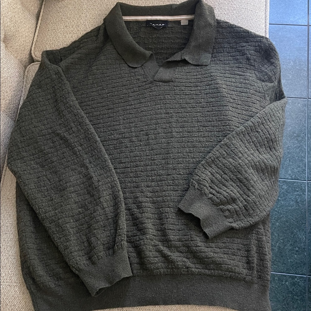 Tahari Men's Dark Green V-Neck Sweater